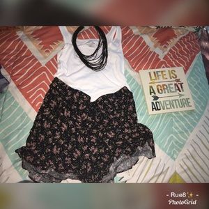 Forever 21 Flowy Flower Shorts 🖤🌺